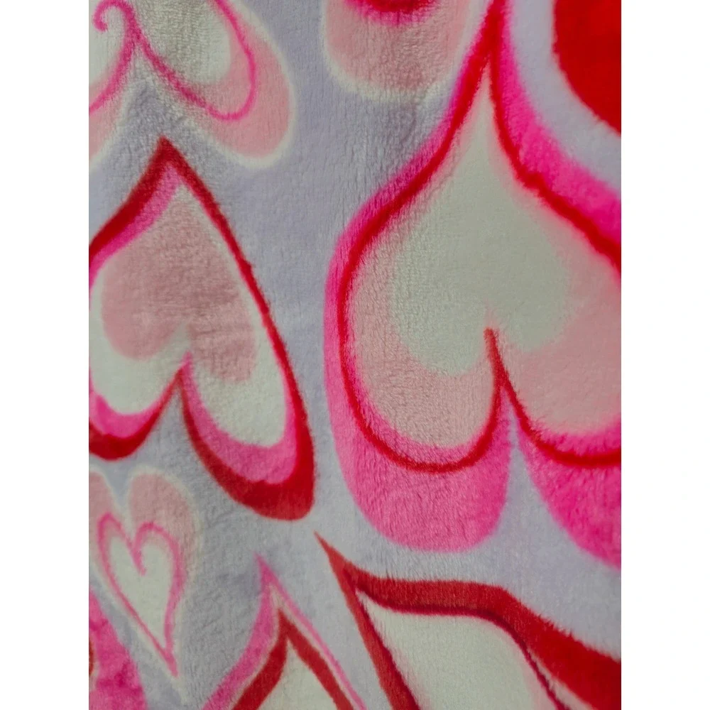 Betsey Johnson Ultra Soft Plush Throw Blanket Hearts Pink Valentine's Day 50x70